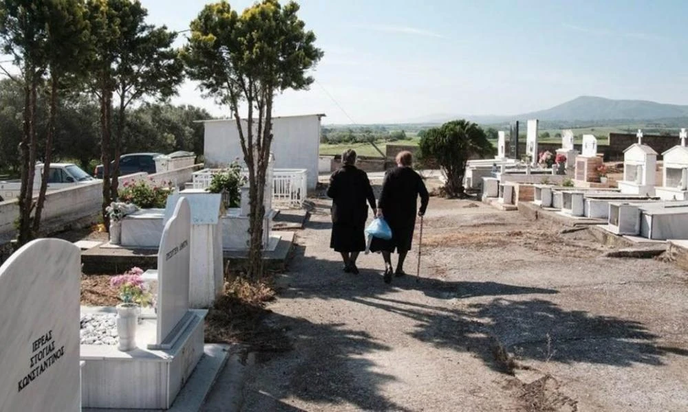 Φρίκη και οργή στο Σχιστό: Νέα καταγγελία για βεβήλωση νεκρού - «Της πήραν τα χρυσά της δόντια»